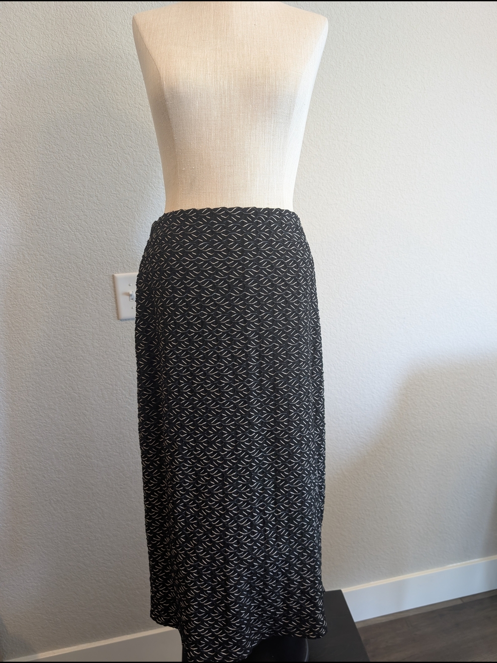 Vince Camuto Sz XL Black Patterned Maxi Skirt - Versatile Women's Skirt
